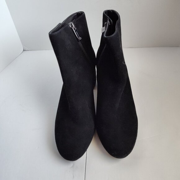 Ladies SZ 7M Michael Michael Kors Black Suede Bootie NWOT - Picture 1 of 5